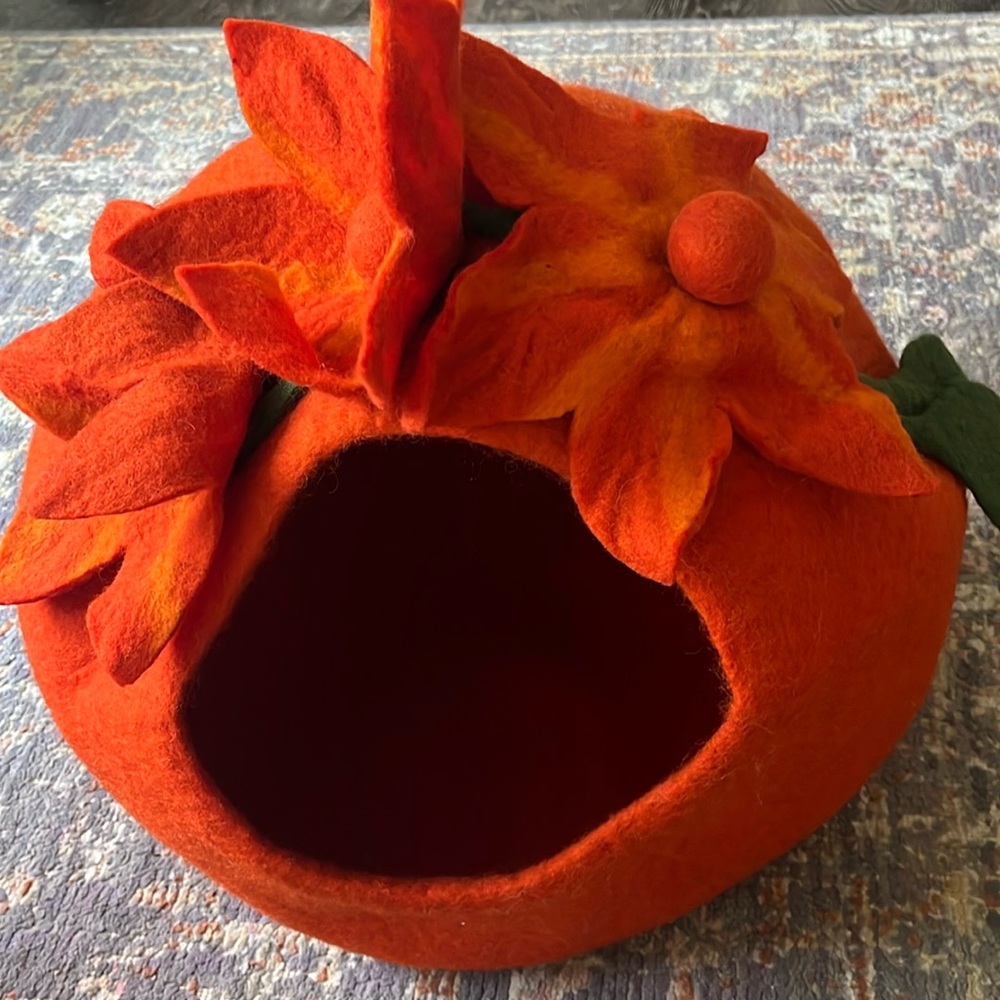 100% sheep wool felt Cat cave